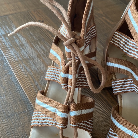 🛑NWOB Nine West tan cork block heel with lace up - Picture 7 of 9